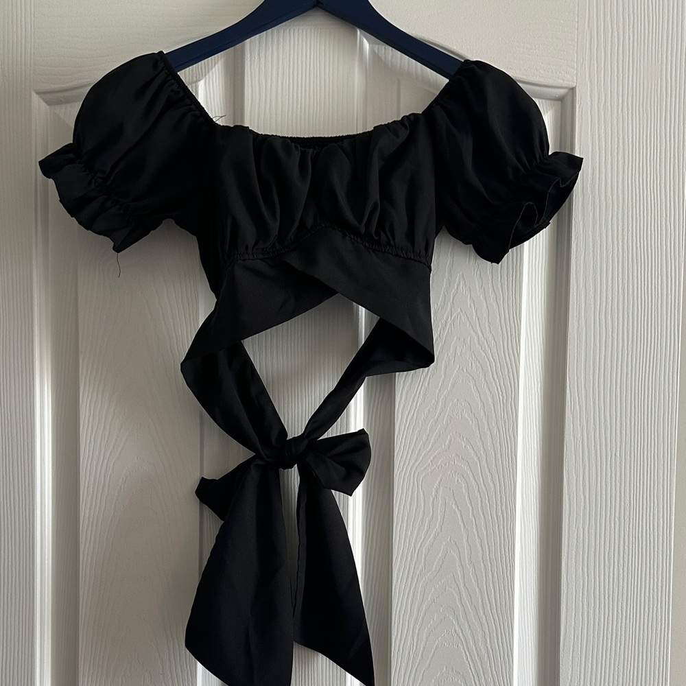 Elegant Black Women's Cropped Top